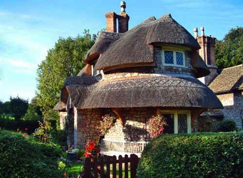 Home with a Rounded Thatched Roof, round, house, roof, dome, unique, thatched, old, historical, HD wallpaper