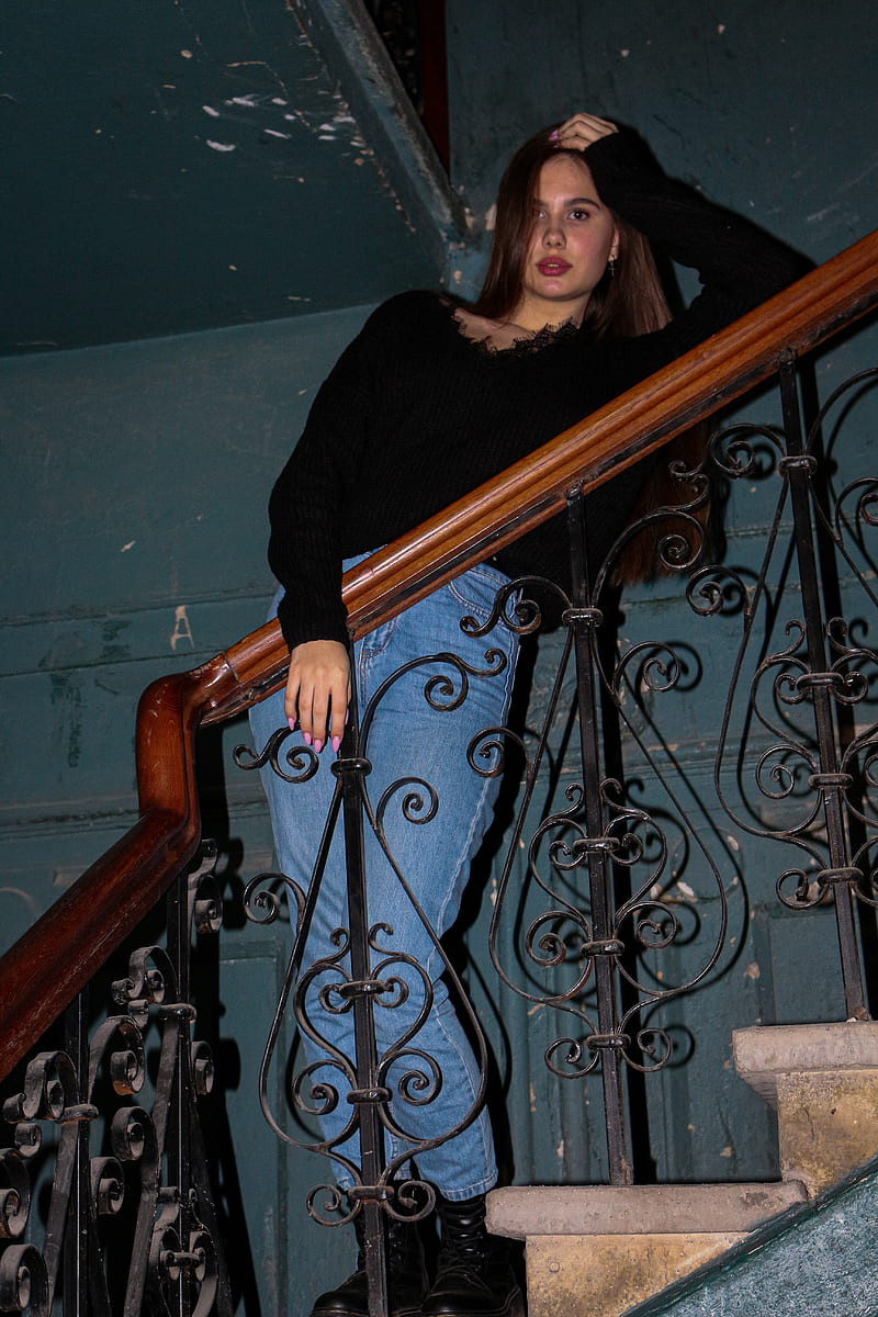 woman in black long sleeve shirt standing beside brown wooden railings, HD phone wallpaper