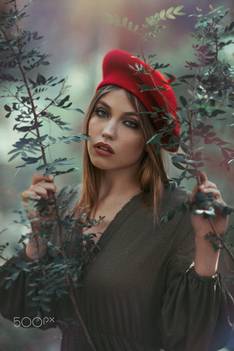 Javier Jayma, women, hat, brunette, long hair, straight hair, freckles, blue eyes, looking at viewer, makeup, lipstick, open mouth, blouse, leaves, branch, model, berets, women outdoors, Red cap, Ekaterina Rothko, HD phone wallpaper