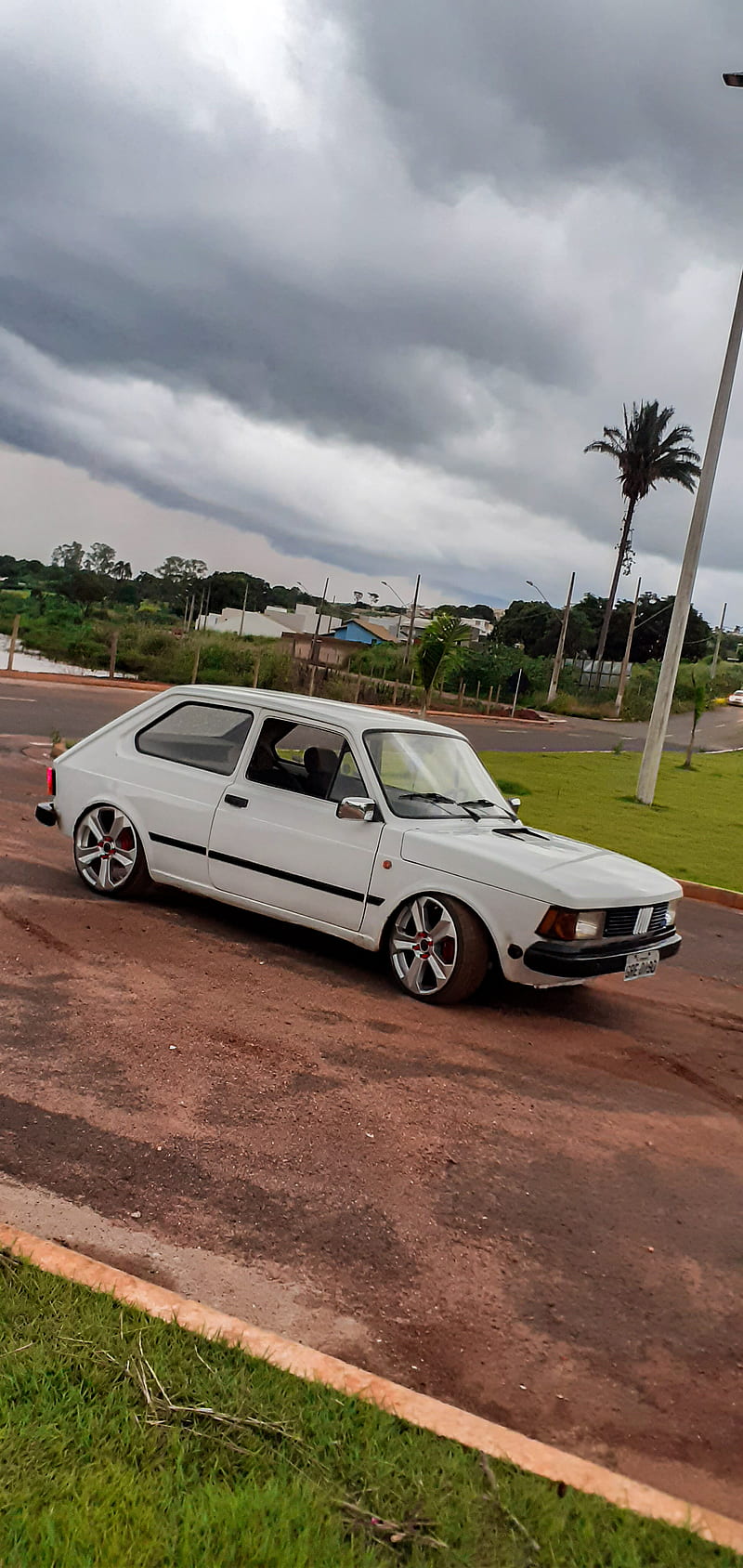 gol quadrado preto  Carros brasileiros rebaixados, Gol quadrado rebaixado,  Carros e motos