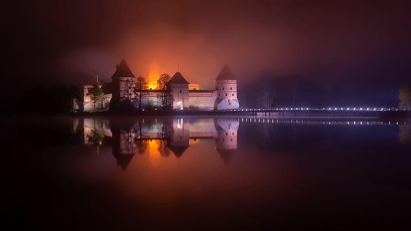 Trakai Island Castle In Lithuania During Nighttime Travel, HD wallpaper
