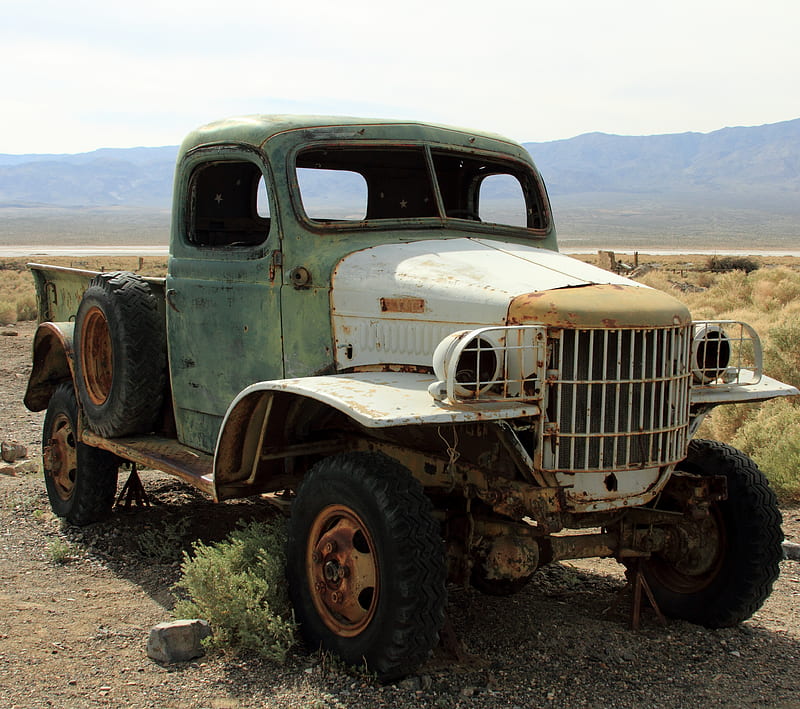 Trucks Bucks 8, desert, green, rust, truck, vintage, HD wallpaper