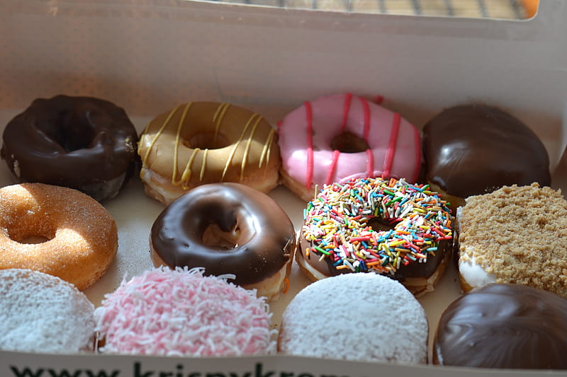 A dozen Krispy Kreme donuts, donuts, graphy, krispy kreme, yummy, HD wallpaper