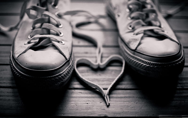 shoelaces heart-love theme, HD wallpaper