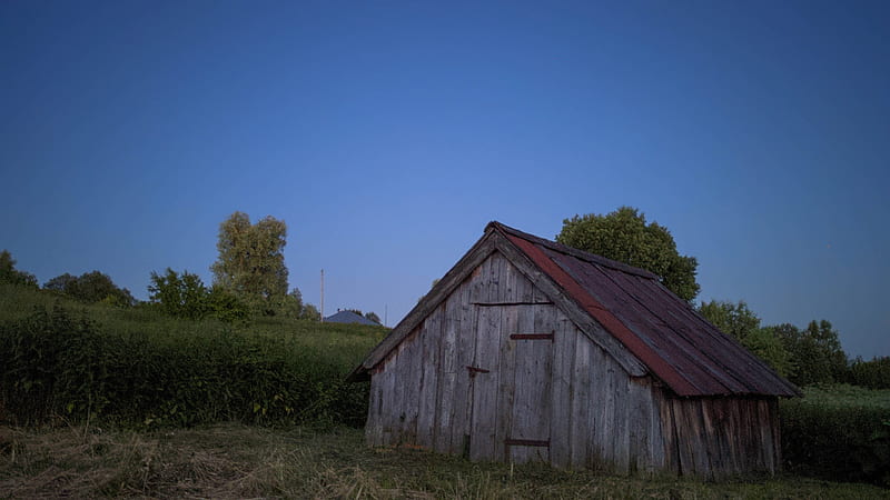Brown Wooden House And Grass Field Under Blue Sky Blue, HD wallpaper