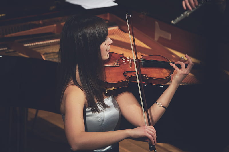 woman playing violin beside grand piano, HD wallpaper