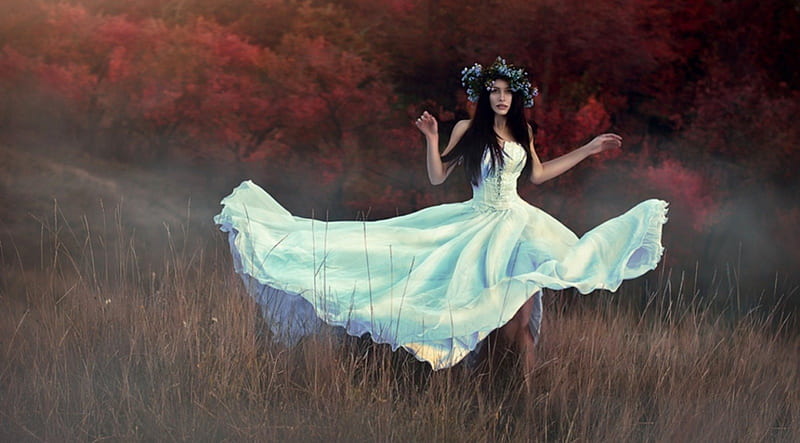 Courir dans le champs, blanche, femme, robe, courir, HD wallpaper
