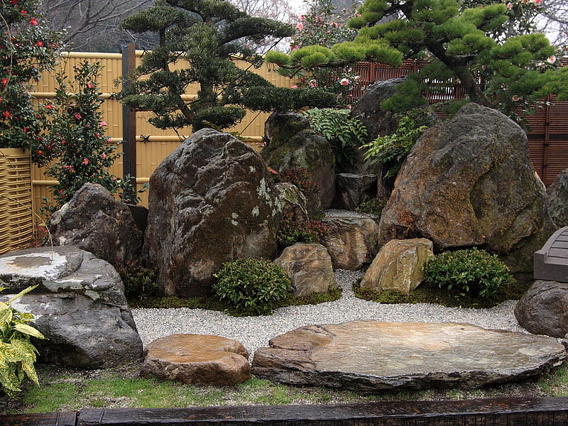 Japanese Garden, fence, rocks, meditative, zen, grass, pebbles, shrubs, bamboo, japan, ferns, plants, peaceful, HD wallpaper
