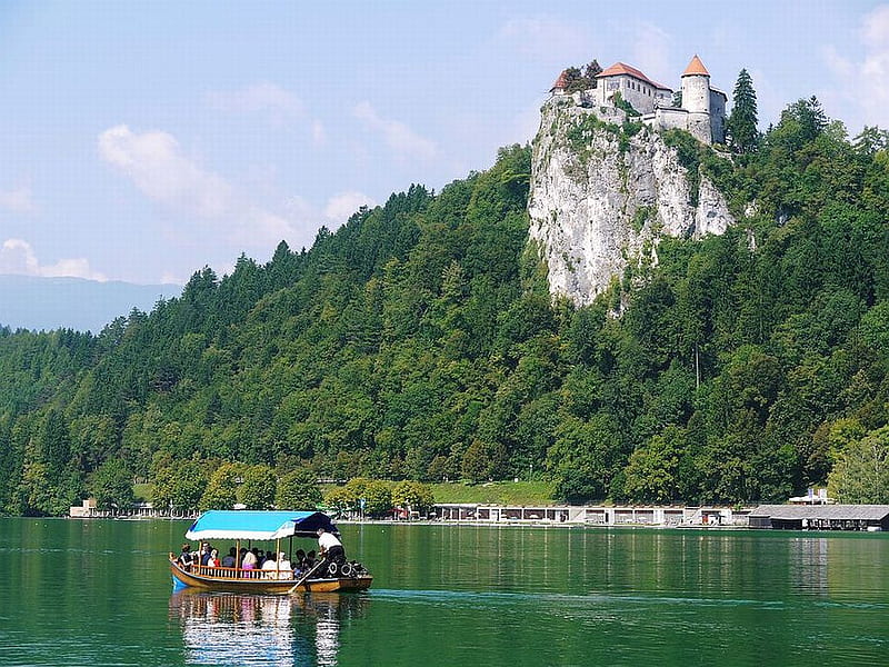 House on Rock, house, cool, boat, slovenia, trees, lake, big rock, HD wallpaper
