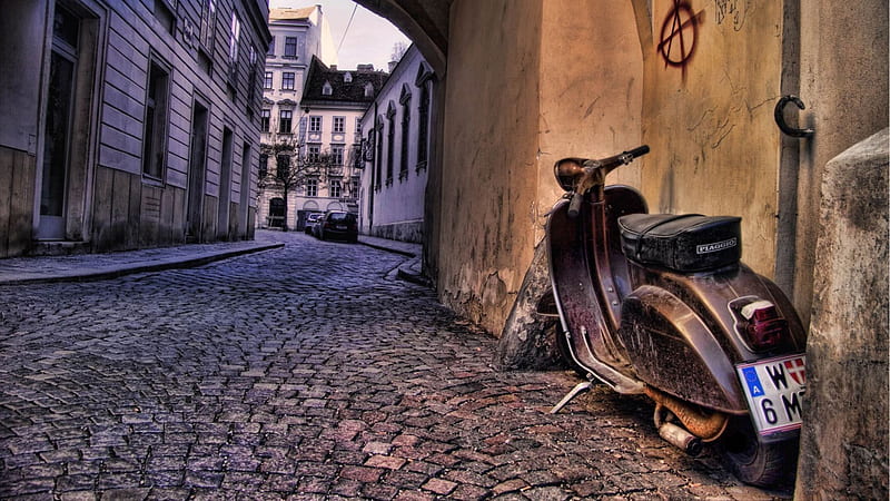 old plaggio scooter in side street in italy r, scooter, city, cobble stones, r, old, street, HD wallpaper