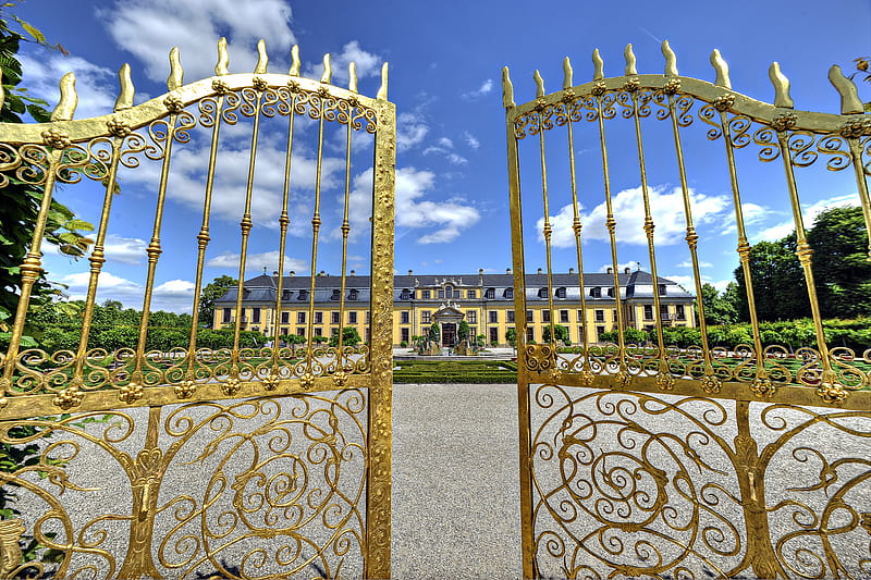 Dream Entrance, hedges, architecture, gates grass, house, golden, home, trees, luxury, HD wallpaper