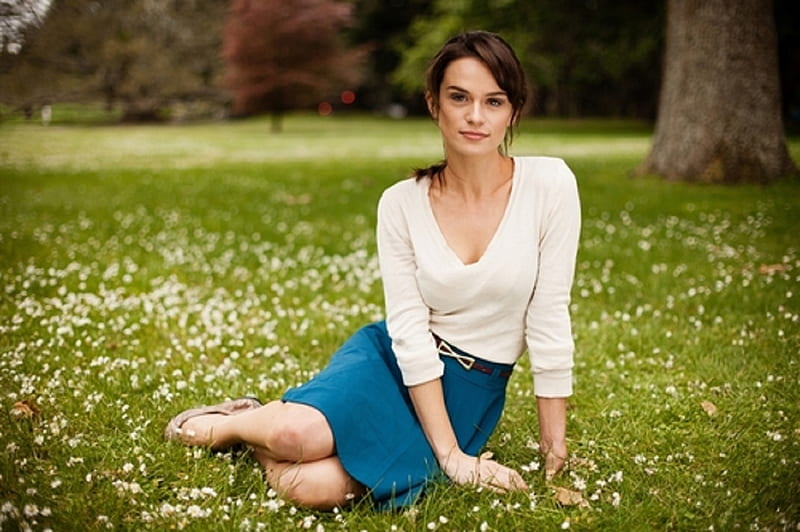 Gwendoline Taylor, daisies, teal skirt, Brunette, white pullover, posing on grass, matching belt, trees, HD wallpaper
