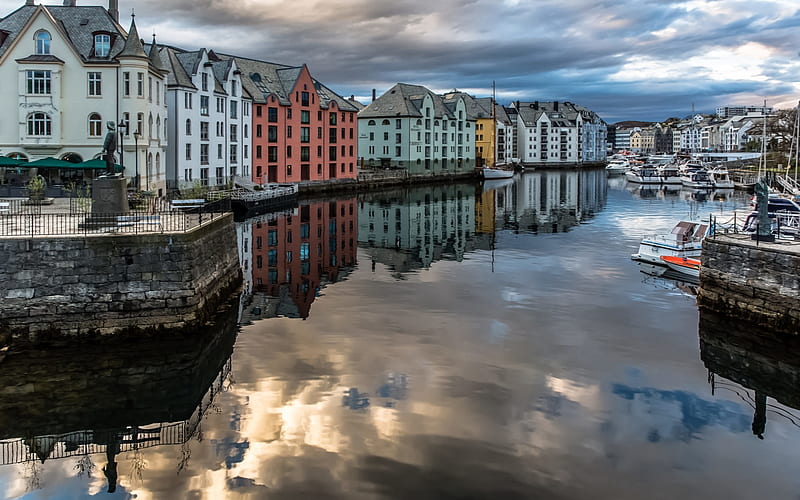 Alesund, Norway, autumn, embankment, art nouveau, yachts, cloudy weather, HD wallpaper