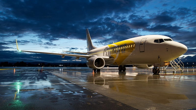 airliner waiting on a wet tarmac, airliner, wet, tarmac, airport, clouds, storm, plae, HD wallpaper