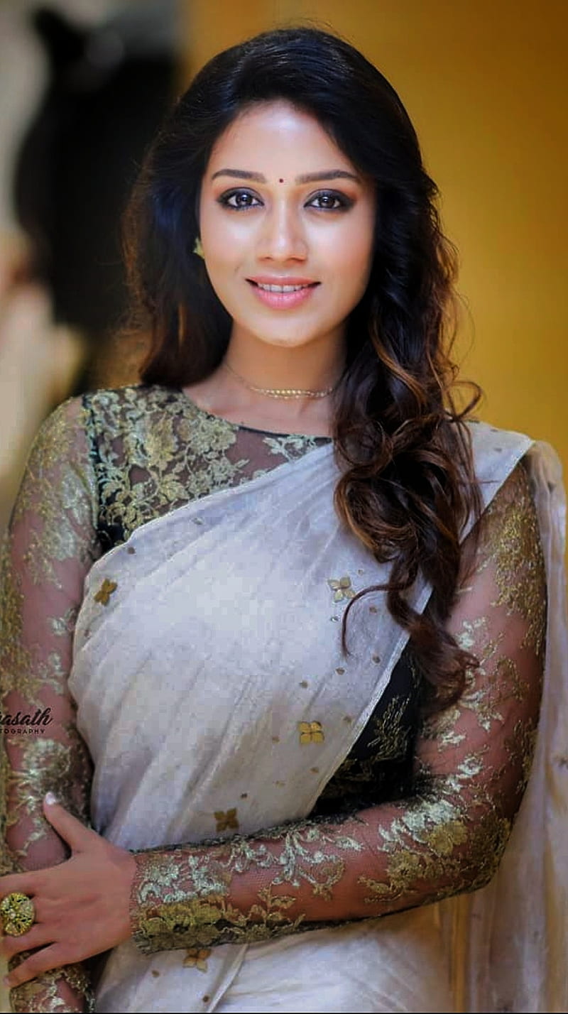 Nivetha Pethuraj, actress, beauty, heroine, kollywood, saree, tamil,  telugu, HD phone wallpaper | Peakpx
