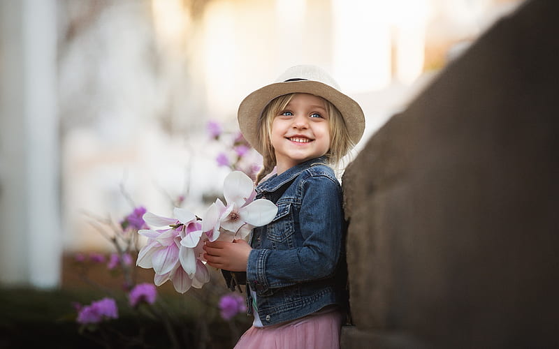 Little girl with magnolias, magnolia, little, spring, smile, mood, hat, girl, jeans, flower, copil, child, white, blue, HD wallpaper