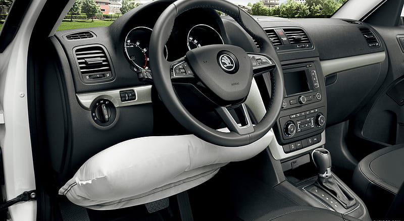 2014 Skoda Yeti - Knee Airbags - Interior Detail , car, HD wallpaper