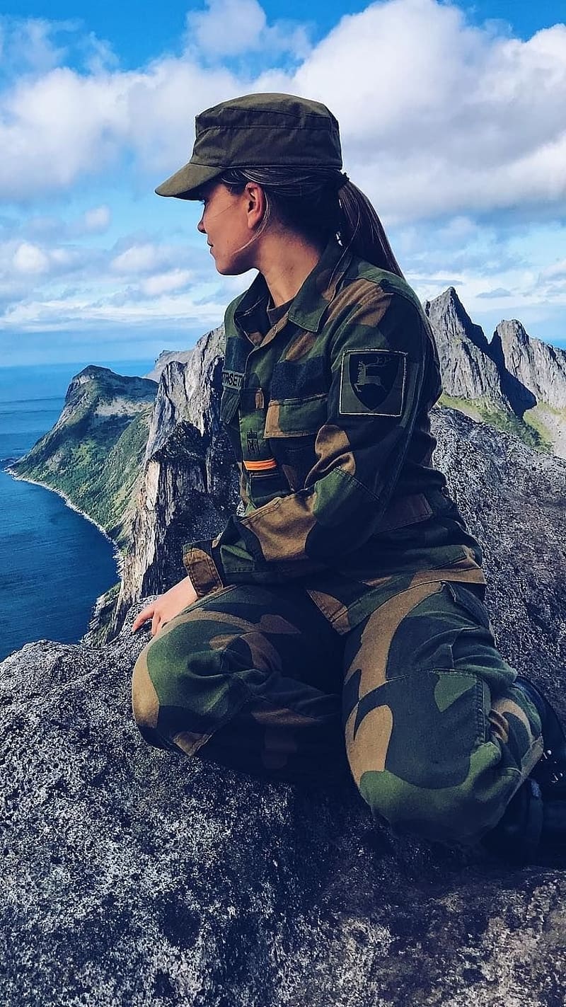 Indian Army Girl Sitting On Mountains, indian army girl, sitting on mountains, water background, military, HD phone wallpaper