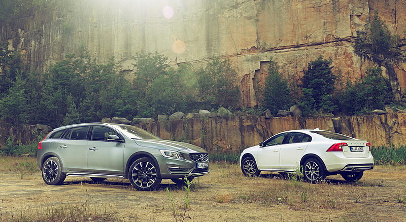 2016 Volvo V60 Cross Country and S60 CC - Side , car, HD wallpaper