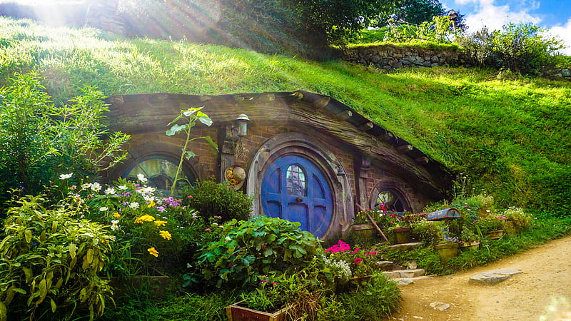 Hobbit Hole, Snapshot, Pretty, Hole, Foto, Lord of the Rings, Grass, Film, Movie Set, Sunshine, Beautyfull, graphy, Flowers, Hobbit, Blue, Tiny, The Hobbit, Lovely, Small, Film Set, Movie, Sunny, Fantasy, Nice, Green, bonito, HD wallpaper