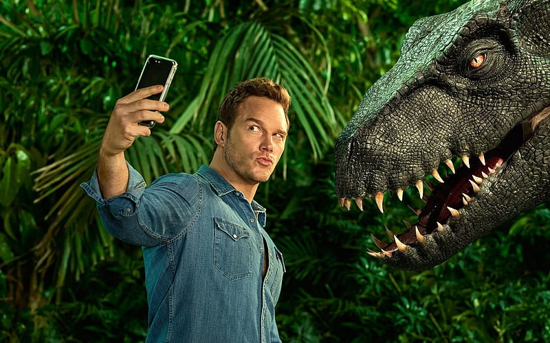 Jurassic World Fallen Kingdom, 2018, Jurassic World 2, Chris Pratt, American actor, dinosaur, poster, new films, selfie with dinosaur, Christopher Michael Pratt, HD wallpaper