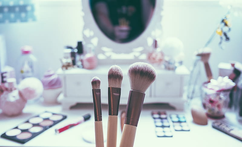 macro shot of three brown makeup brushes, HD wallpaper