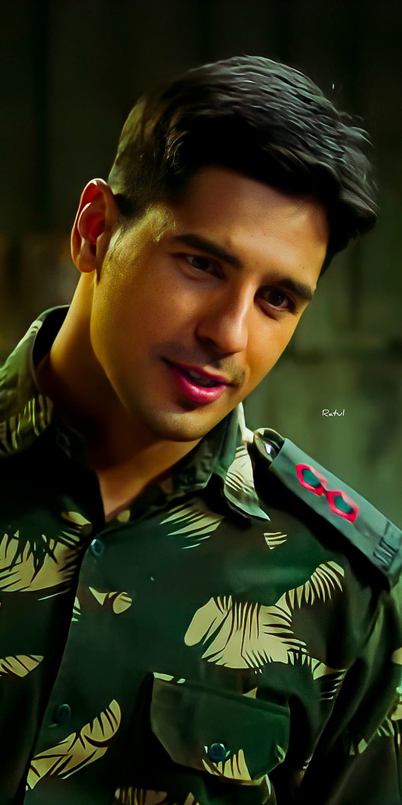 Download Sidharth malhotra 14  Cool actor images for your mobile cell phone