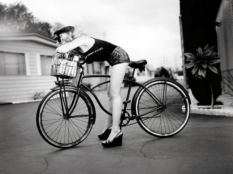 Bicycle Scarlett, scarlett johansson, black and white, bicycle, trailer park, entropy, HD wallpaper