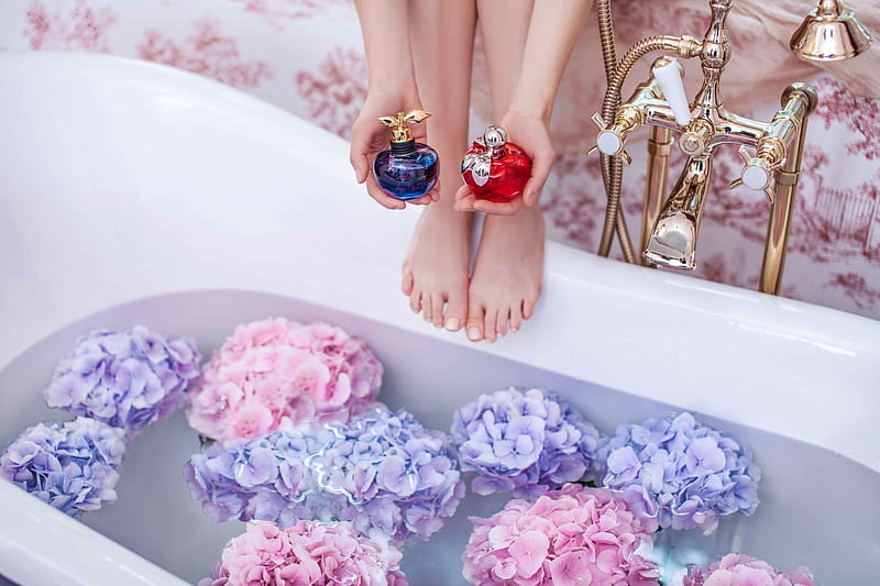 Nina and Luna ~ Nina Ricci, water, hydrangea, legs, bottle, flower, bath, perfume, nina ricci, moon, nina, HD wallpaper