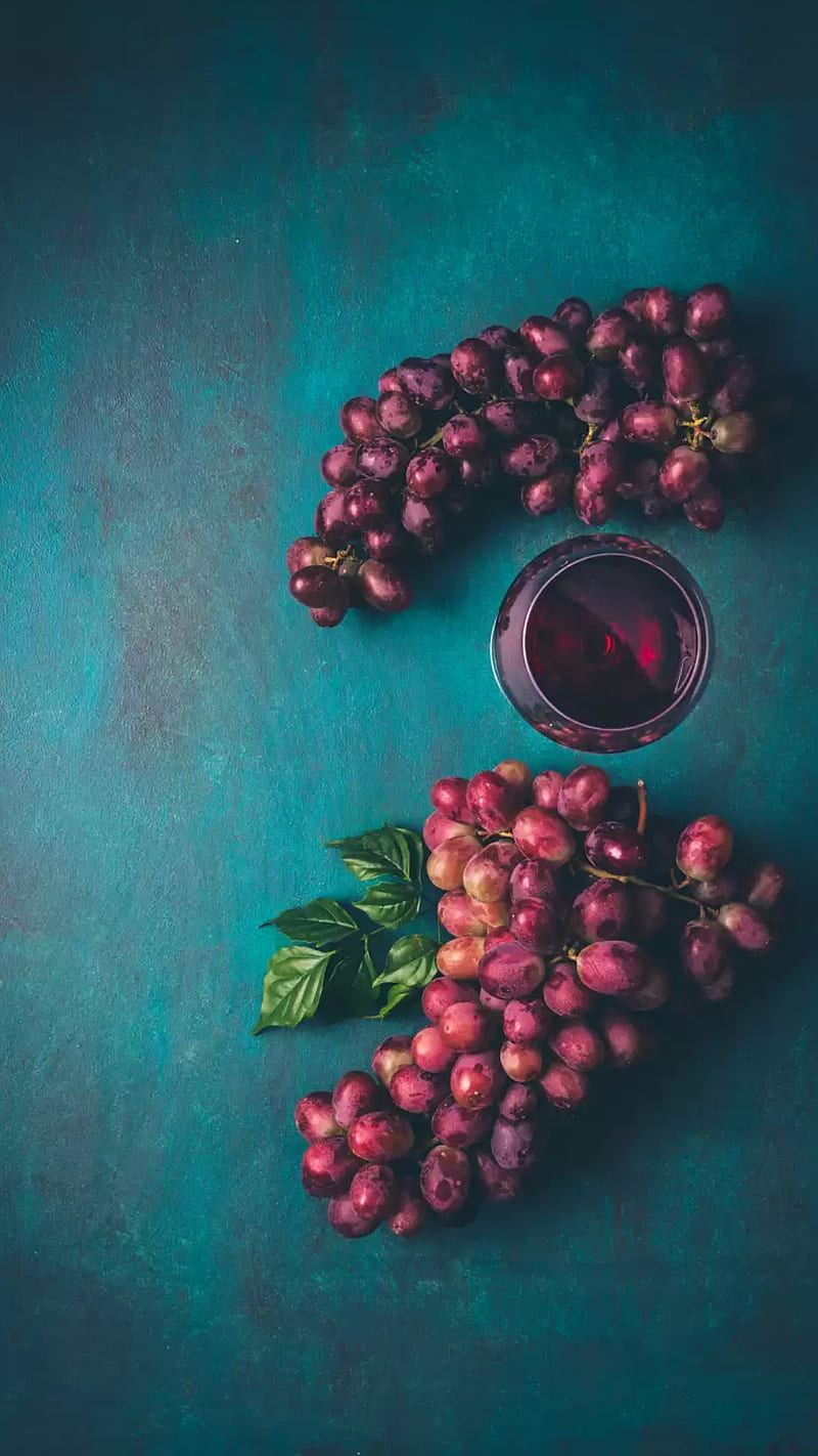 red grapes, fruit, food, crapes, fruitglass, cup, juice, turquoise, HD phone wallpaper