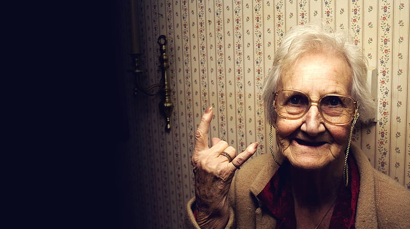 grandma rocks!, goggles, female, rock, glasses, fun, old, grandmother, graphy, nice, cool, grandma, awesome, funny, HD wallpaper
