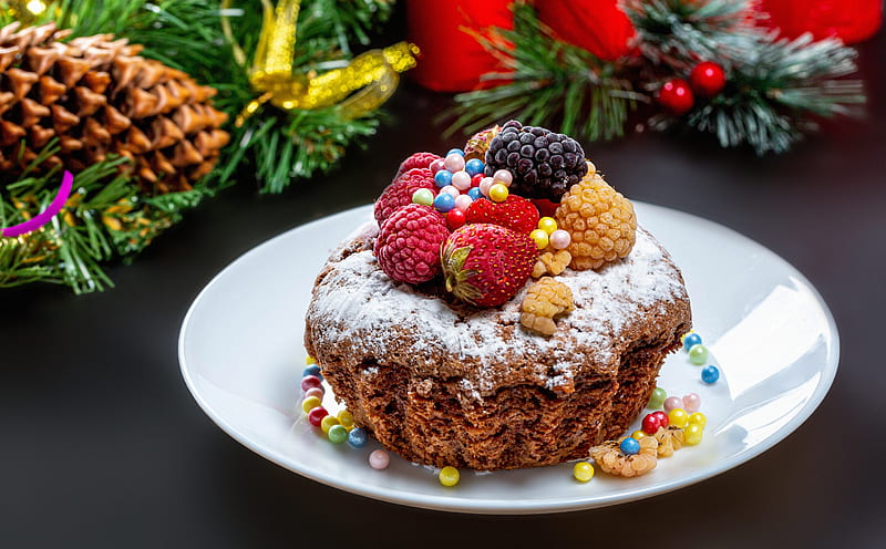 Merry Christmas 2019, Sweets, Cupcake Ultra, Food and Drink, red, winter, christmas, celebration, xmas, decoration, holiday, berries, newyear, fruit, foodart, cupcake, muffin, mulberry, dessert, plating, bakery, chocolate, delicious, pastries, pastry, pie, powdered, sugar, raspberry, strawberry, sweet, tasty, HD wallpaper