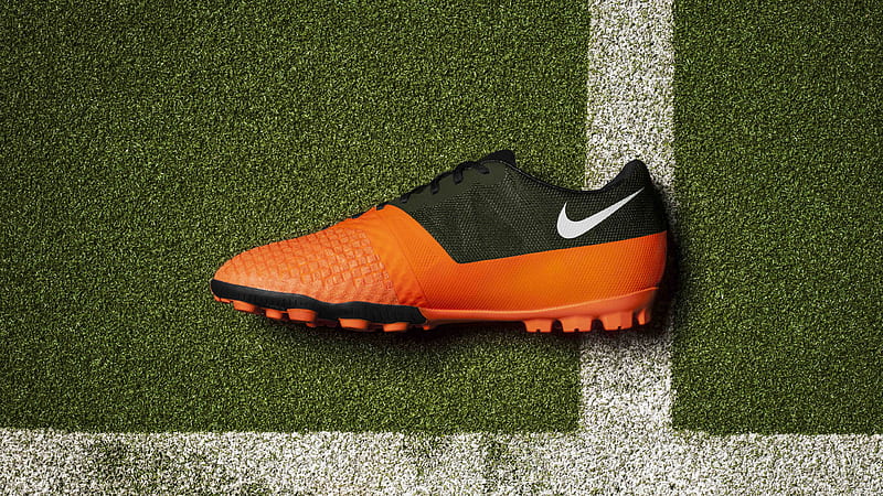 Orange Black Nike Shoe In A Play Ground Green Field Nike, HD wallpaper
