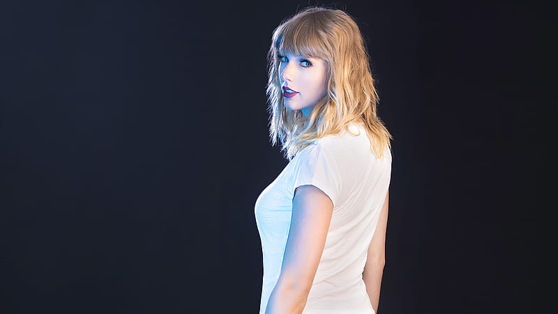 White Dress Wearing Taylor Swift With Background Of Black Taylor Swift, HD wallpaper
