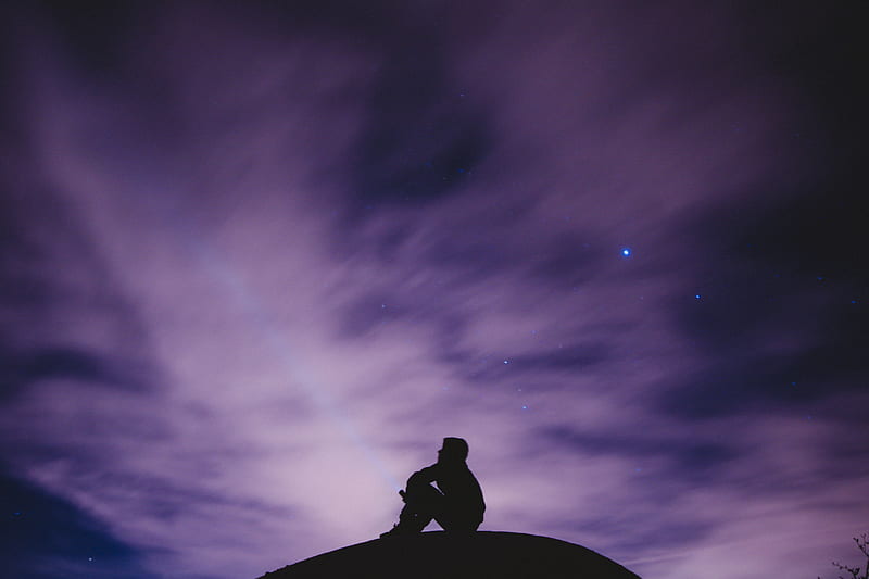 person sitting on black surface looking to sky, HD wallpaper