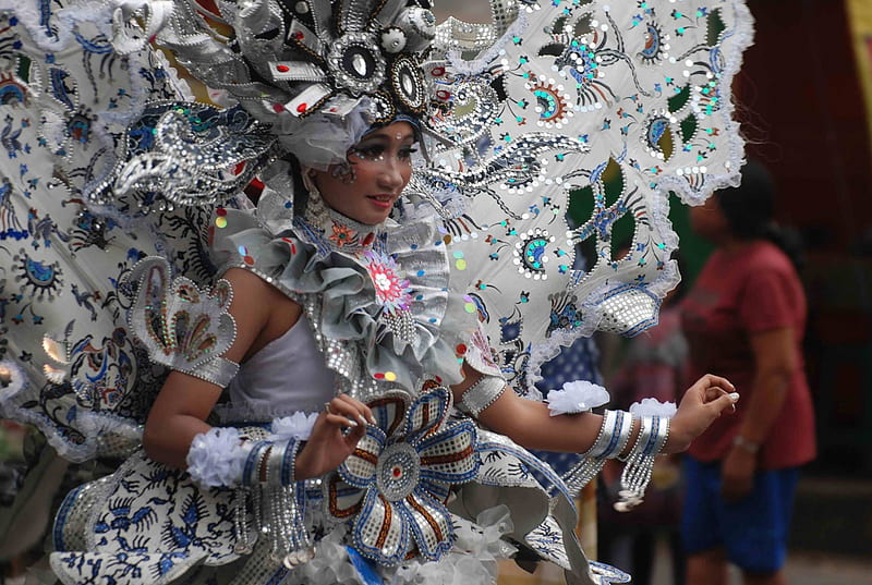 Solo Batik Carnival, red, costumes, wings, bonito, Java, Solo, make up, batik, carnival, graphy, parade, girl, Indonesia, white, kids, HD wallpaper