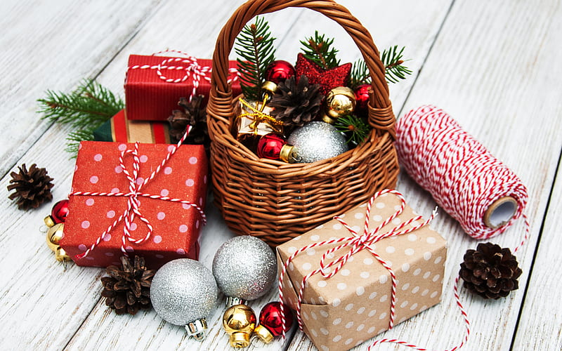 Cristmas presents, New Year, silver Christmas balls, Christmas, basket, Christmas gifts, HD wallpaper