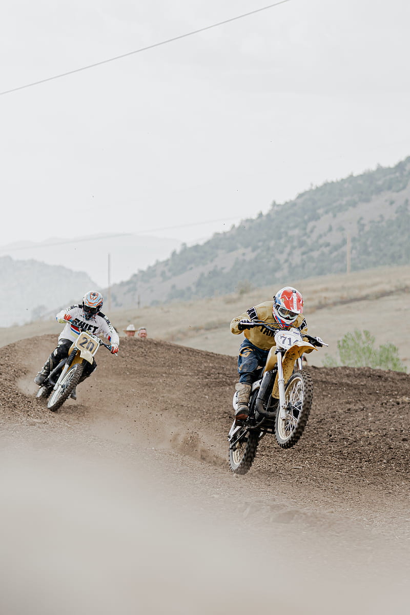 motorcycles, motorcyclist, helmet, chase, road, dust, HD phone wallpaper