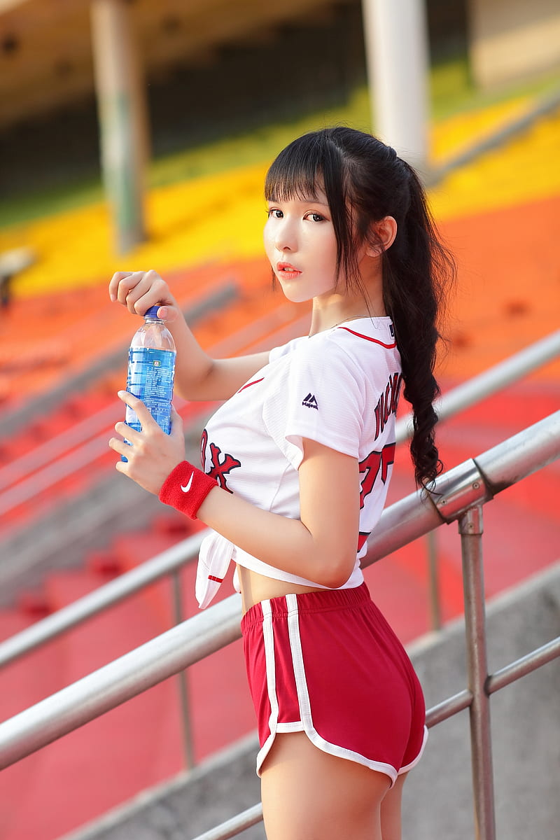 Vicky 霜, women, model, Asian, bangs, ponytail, baseball, looking at viewer, parted lips, T-shirt, short shorts, stadium, depth of field, vertical, portrait display, side view, water bottle, Nike, outdoors, women outdoors, Chinese, HD phone wallpaper