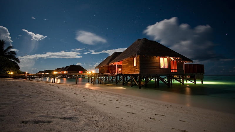 A Night on the Beach, stars, resort, house, pier, clouds, palms, beach, sand, bungalows, nature, night, HD wallpaper