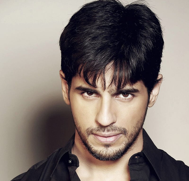 Bollywood Actor Sidharth Malhotra Expression New Color Hd Wallpaper Peakpx