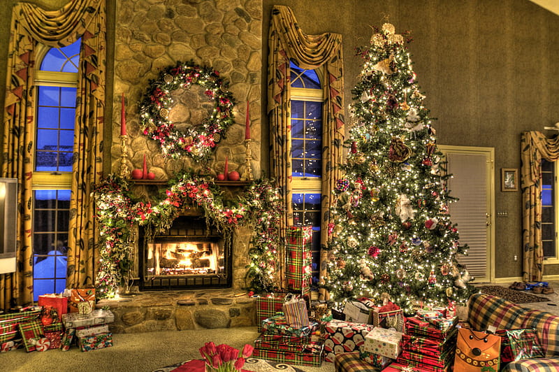 Christmas Family Room, ornaments, fireplace, wreath, tree, home, presents, HD wallpaper