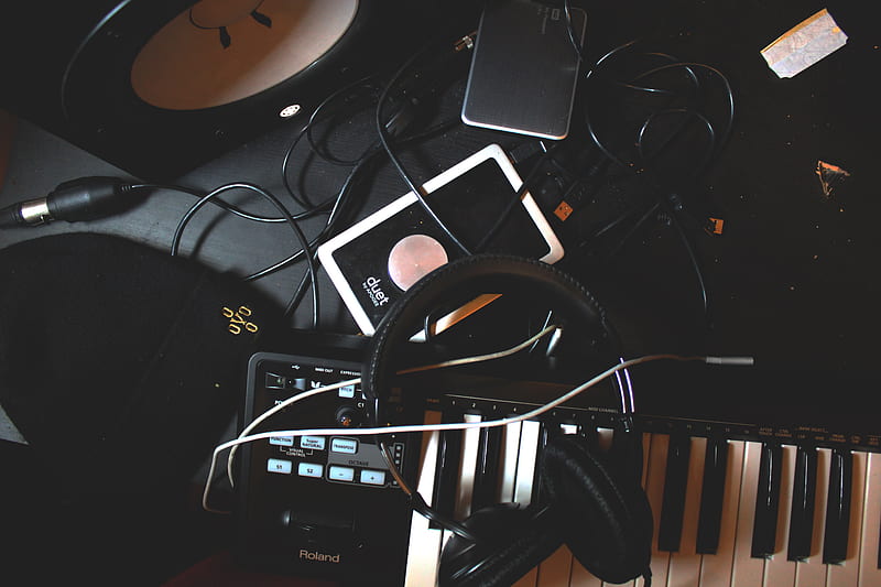 flat-lay of headphones, MIDI keyboard, and speaker on black surface, HD wallpaper