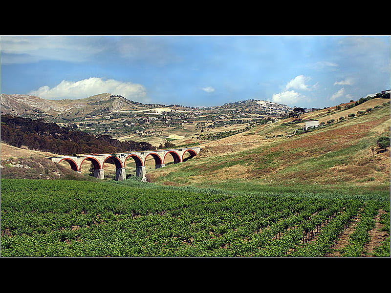 Sicilian Landscape, mountains, arched bridge, sicily, field, crops, HD wallpaper
