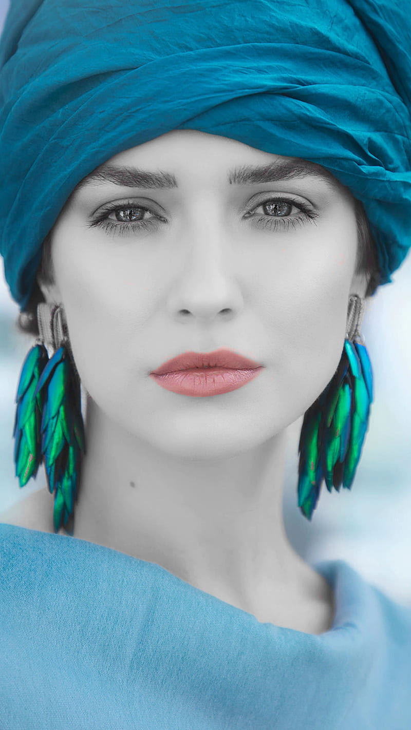 Blue, beauty, black and white, bw, earings, face nice woman, pink lips, woman, HD phone wallpaper
