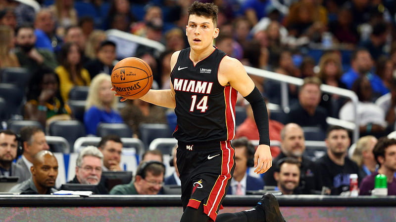 Tyler Herro Is Running And Having Basketball In Hand Wearing Black Sports Dress In A Blur Audience Background Sports, HD wallpaper