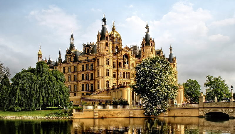 Castle Perfection, architecture, pretty, german, house, schweriner, home, bonito, trees, lake, tower, schloss, schwerin, classic, castle, HD wallpaper