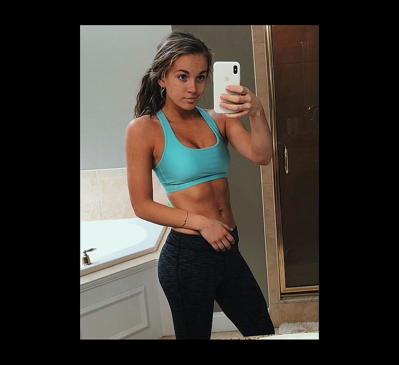 Fit Girl Taking Selfie, Cute, Yoga Pants, Cellphone, Tub, Sports Top, HD  wallpaper