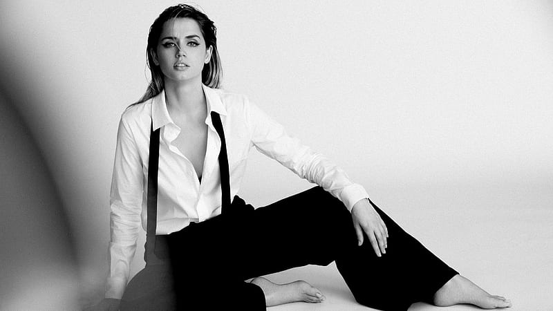 Ana De Armas Is Sitting On The Floor And Wearing White Shirt And Black Pant With Shoulder Belt Celebrities, HD wallpaper
