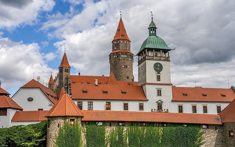 Bouzov Castle, Czechia, clouds, clock, Czechia, castle, HD wallpaper